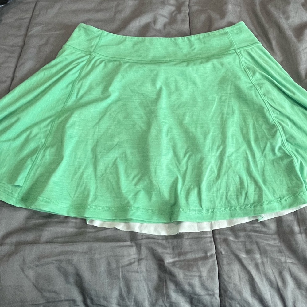 NEW WITHOUT TAGS  All in motion athletic skirt With built in Shorts ( Girls )